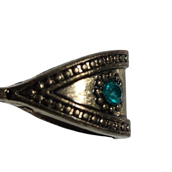 Vintage Brass Pendant Emerald Green Rhinestones Intricate Detailing Fashion - Picture 4 of 6